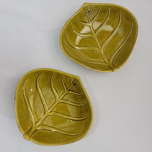 (2) Vtg California Pottery USA L73 Leaf Dish Bowls - Picture 1 of 16